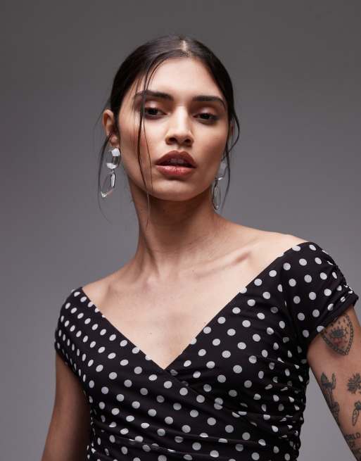 Vestido largo negro cruzado con estampado de lunares de malla de ASOS DESIGN, 2 de 4