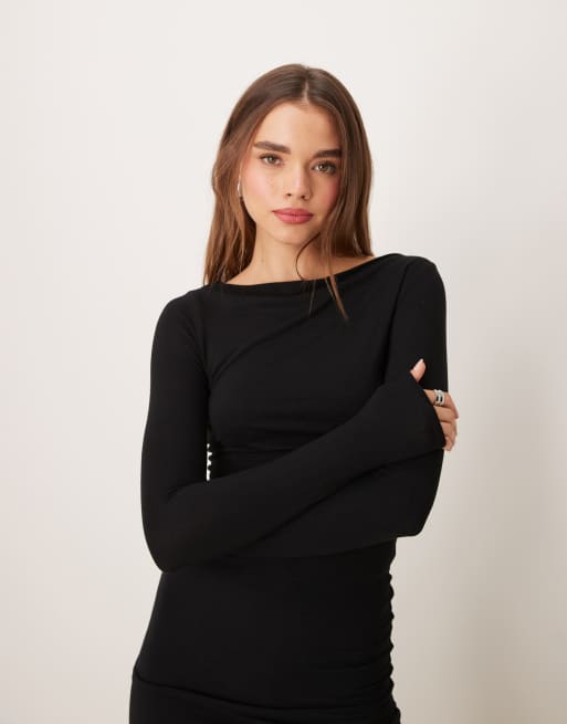 Vestido largo negro de manga larga con cuello barco de Miss