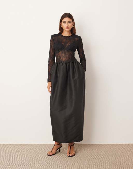 Vestido largo negro de manga larga con cuerpo de encaje y satén reforzado de ARRANGE