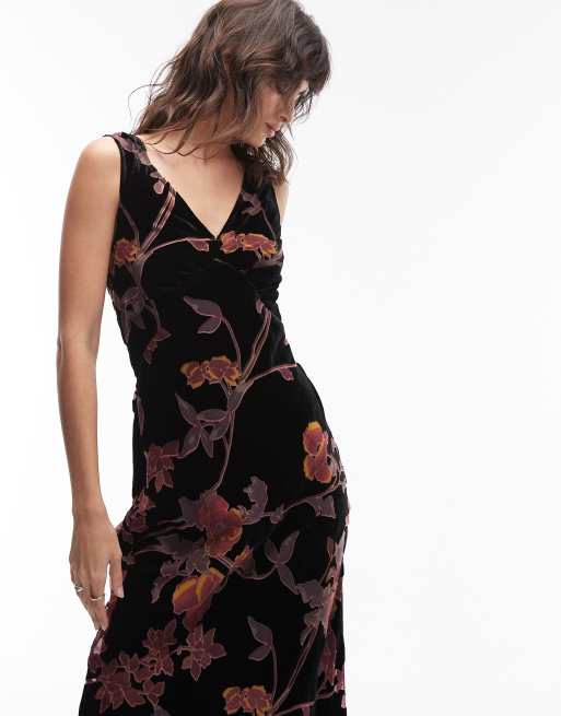 Vestido largo negro y rosa con estampado floral y cuello de pico de devoré aterciopelado de ASOS DESIGN, 2 de 4