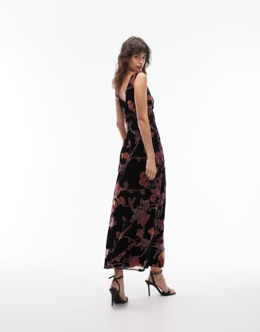 Vestido largo negro y rosa con estampado floral y cuello de pico de devoré aterciopelado de ASOS DESIGN, 3 de 4