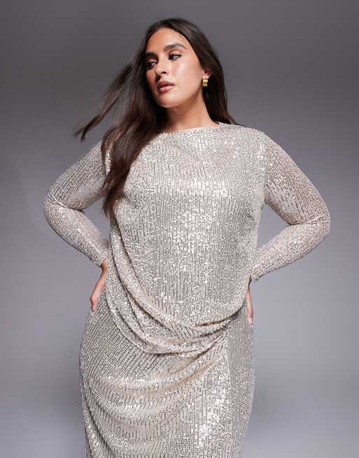 Vestido largo plateado con detalle fruncido de lentejuelas de