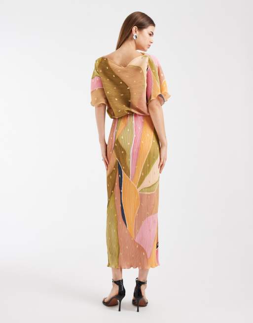 Vestido largo plisado con estampado abstracto y hombro caído Tilly de Never Fully Dressed, 4 de 4