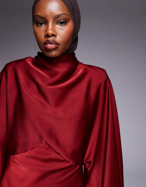 Vestido largo rojo con cuello alzado y mangas extragrandes de satén de ASOS DESIGN, 3 de 4