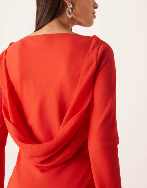 Vestido largo rojo con detalle de espalda desbocada de chifón de ASOS DESIGN, 4 de 4