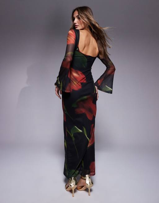 Vestido largo rojo con espalda baja, mangas ángel y estampado floral extragrande de malla de ASOS DESIGN, 2 de 4