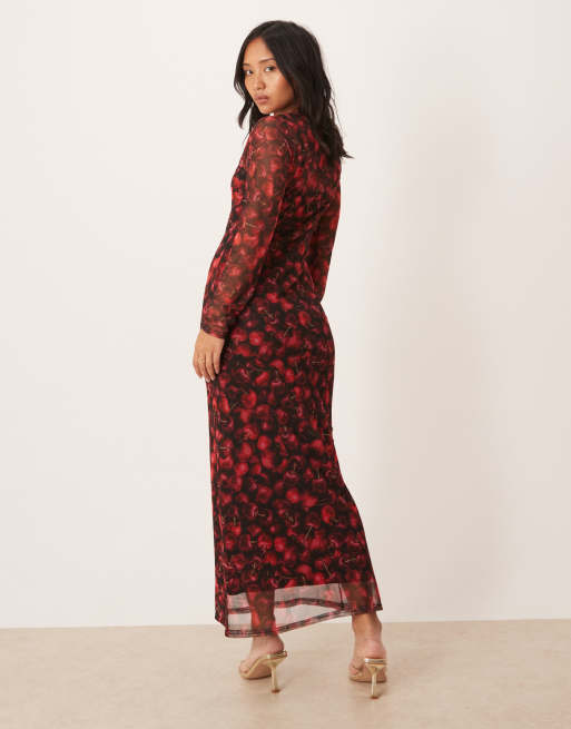 Vestido largo rojo con estampado de cerezas de malla de Never Fully Dressed Petite, 4 de 4