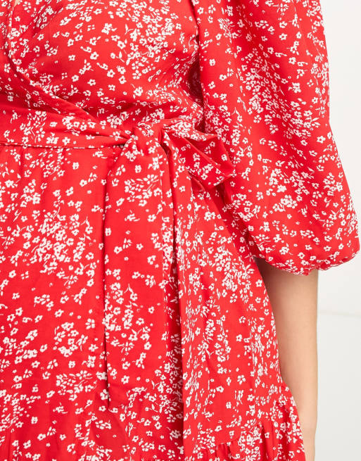 Vestido largo rojo cruzado y escalonado con estampado de florecitas de Glamorous Maternity, 3 de 4