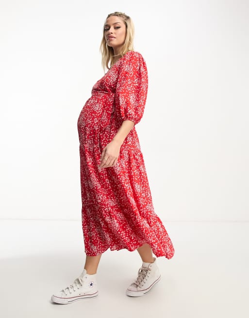 Vestido largo rojo cruzado y escalonado con estampado de florecitas de Glamorous Maternity, 4 de 4