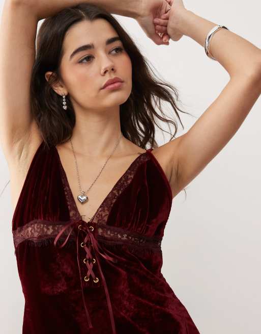 Vestido largo rojo de tirantes de terciopelo de Miss Selfridge, 2 de 4
