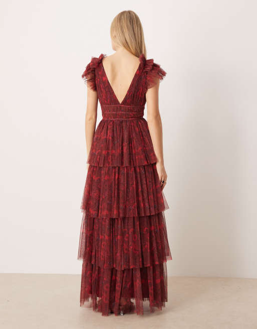 Vestido largo rojo escalonado con volantes y diseño estampado de Lace & Beads, 4 de 4
