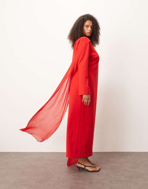 Vestido largo rojo estructurado de manga larga de crepé con capa superior de chifón de ARRANGE Curve, 4 de 4