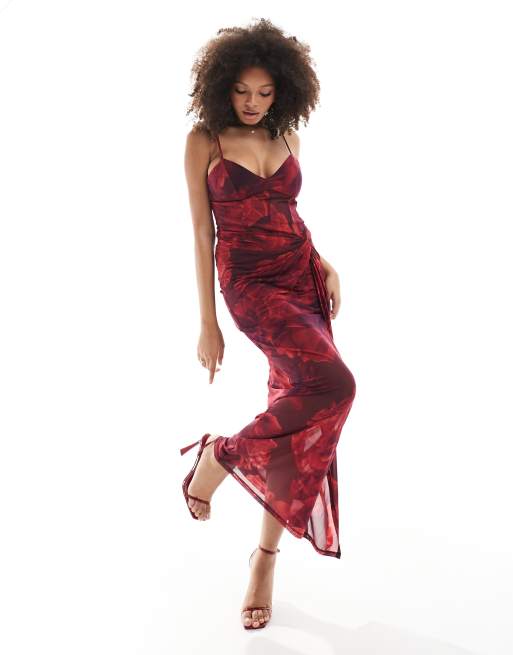 Vestido largo rojo oscuro estilo corsé con estampado floral de tejido semitransparente de Forever New