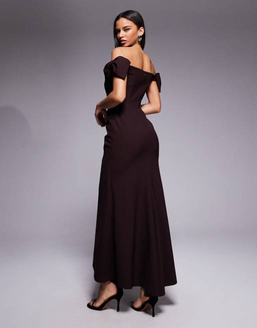 Vestido largo rojo vino con escote Bardot fruncido de Forever New, 3 de 4
