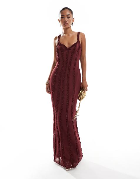 Vestido largo rojo vino con escote corazón y volante de Pretty Lavish - view 1