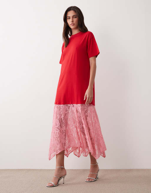 Vestido largo rojo y rosa estilo camiseta extragrande de punto liso con falda de encaje de Never Fully Dressed, 3 de 4