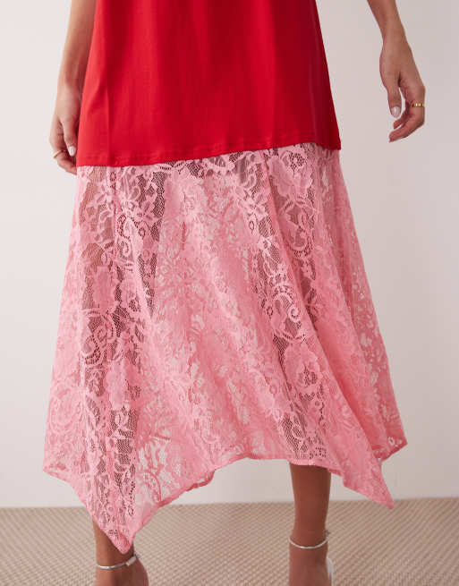 Vestido largo rojo y rosa estilo camiseta extragrande de punto liso con falda de encaje de Never Fully Dressed, 4 de 4
