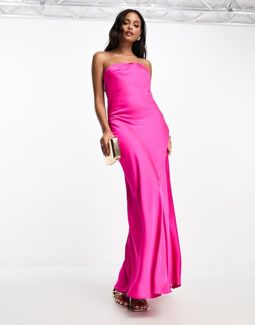 Vestido largo rosa asimétrico con detalle de cadena de Forever New