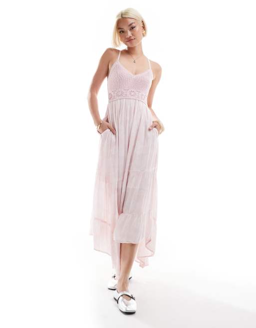 Vestido largo rosa con estampado de ondas y bajo asimétrico de mezcla de tejido liso y croché de Hollister