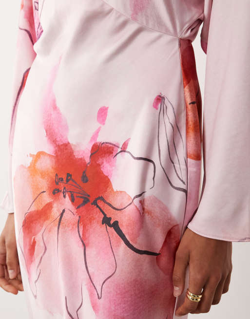 Vestido largo rosa con estampado floral y mangas murciélago de satén de ASOS DESIGN, 3 de 4