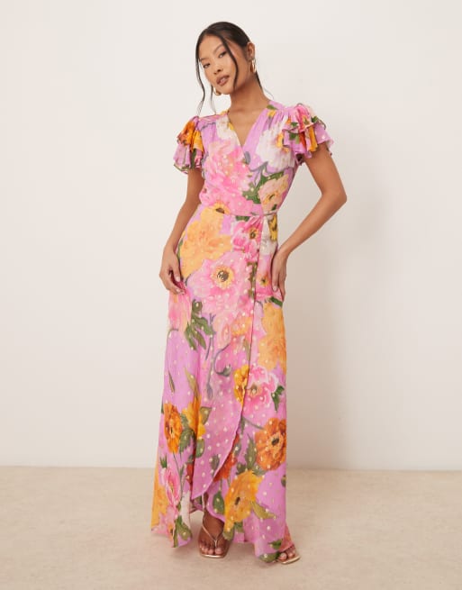 Vestido largo rosa cruzado con estampado floral, lazada en la cintura y volante en las mangas de Hope & Ivy Petite