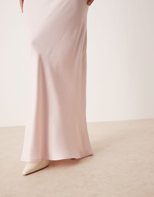 Vestido largo rosa de corte al bies con escote palabra de honor de satén de ASOS DESIGN, 2 de 4