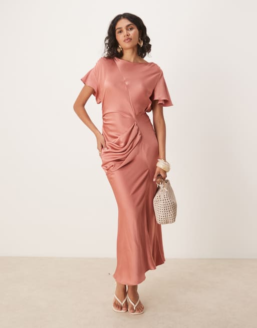 Vestido largo rosa empolvado con mangas acampanadas de satén de ASOS DESIGN, 2 de 4