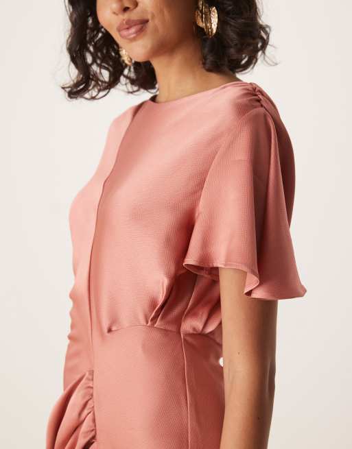 Vestido largo rosa empolvado con mangas acampanadas de satén de ASOS DESIGN, 3 de 4