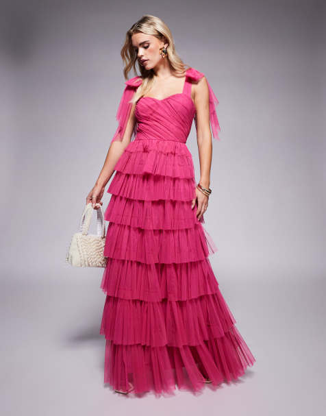 Vestido largo rosa escalonado con tirantes en los hombros de tul de Lace & Beads Petite - view 1