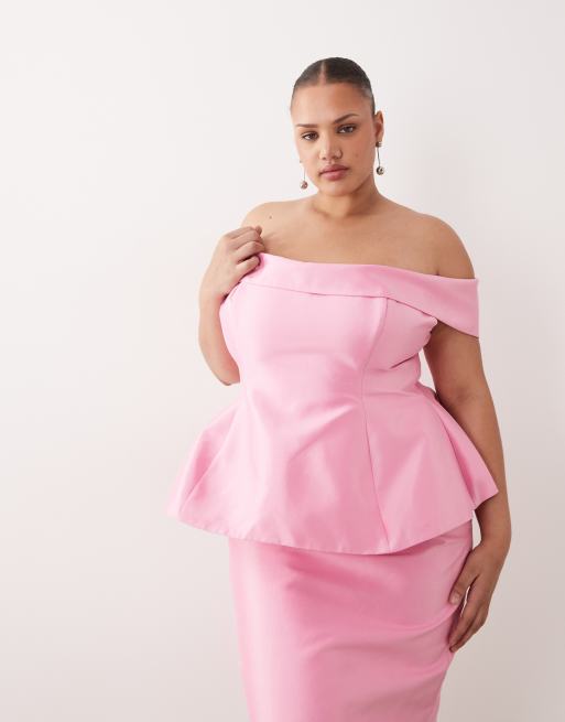 Vestido largo rosa estructurado con escote Bardot de satén de ARRANGE Curve, 2 de 4