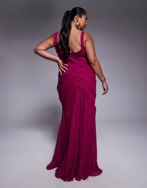 Vestido largo rosa frambuesa de tirantes con detalle de volantes