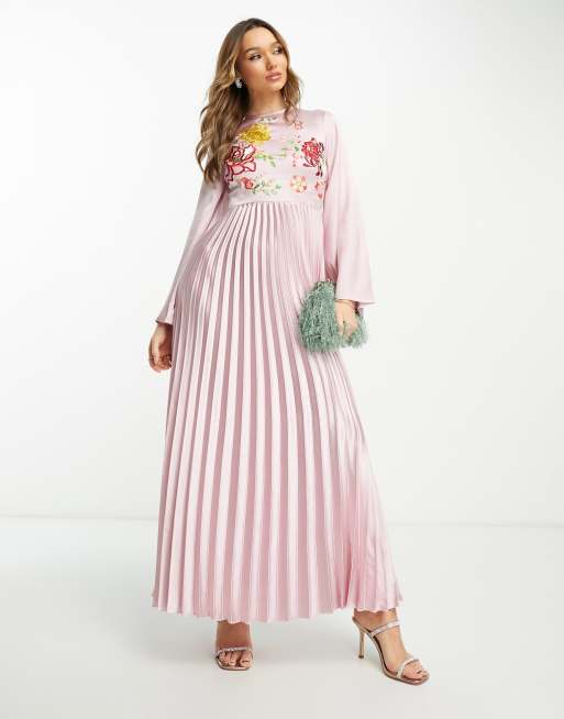 Vestido largo rosa plisado con bordados de satén de DESIGN | ASOS