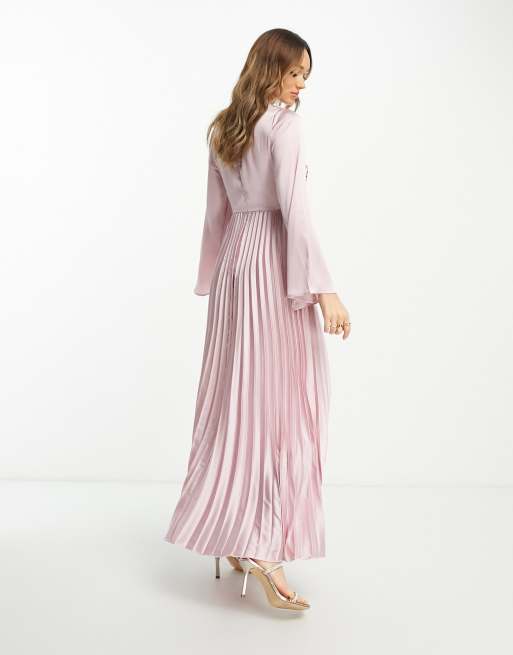 Vestido largo rosa plisado con bordados de satén de ASOS DESIGN , 2 de 4