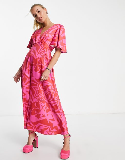 Vestido largo rosa y rojo con estampado de estrellas mangas fluidas de Twisted Wunder | ASOS