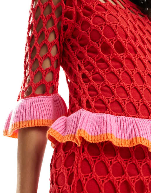 Vestido largo rosa y rojo con patrón de croché en contraste de Never Fully Dressed, 3 de 4