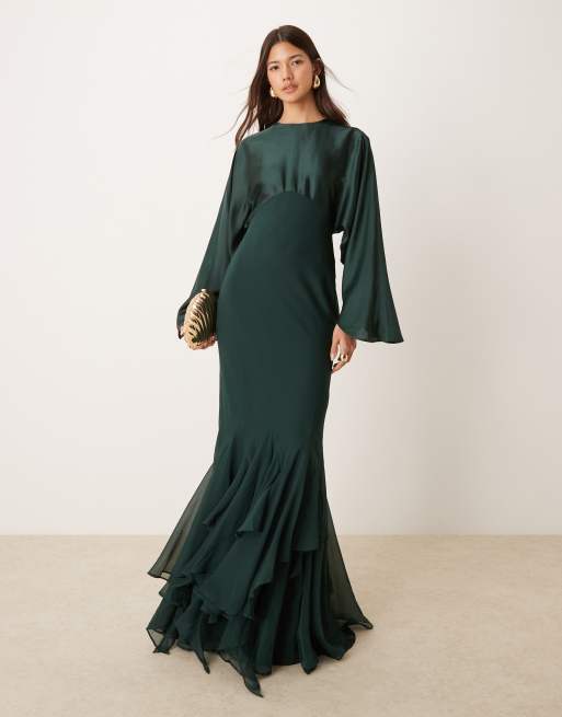 Vestido largo verde bosque con mangas tipo capa y godets de ASOS DESIGN