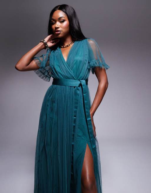 Vestido largo verde con cinturón anudado y efecto cruzado de Anaya