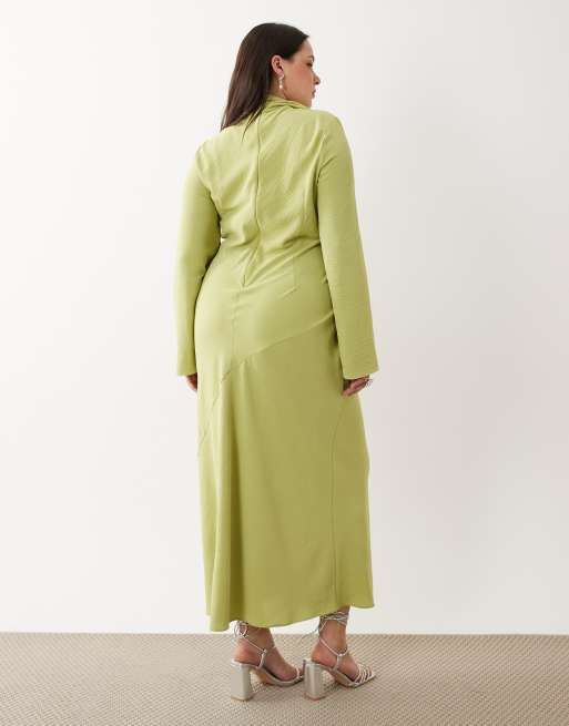 Vestido largo verde con cuello alto y detalle de fular de ASOS DESIGN Curve, 4 de 4