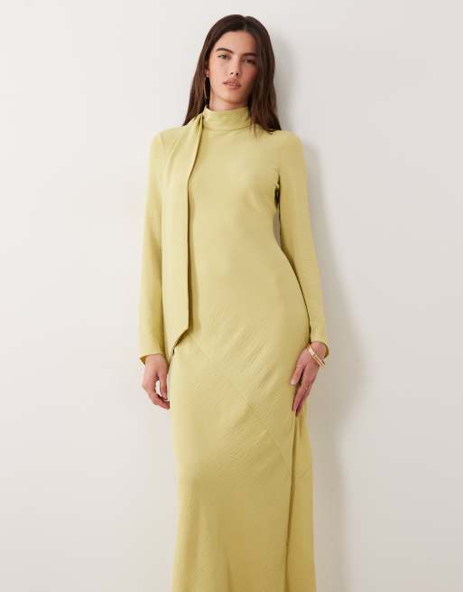 Vestido largo verde con cuello alto y detalle de fular de ASOS DESIGN, 4 de 4