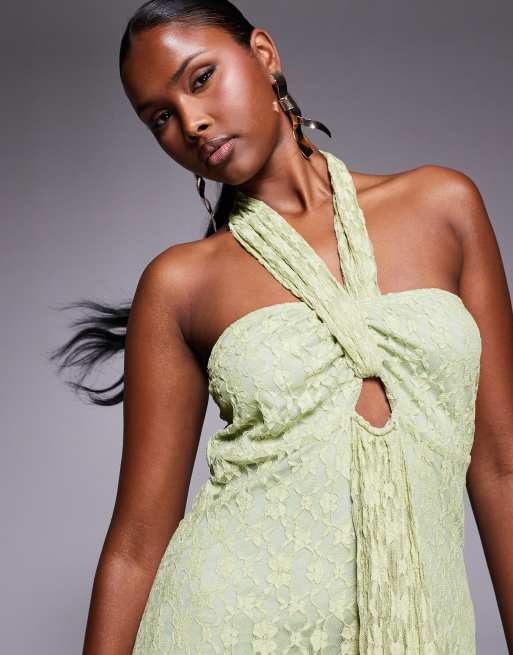Vestido largo verde con cuello halter cruzado en la parte delantera de ASOS DESIGN, 4 de 4