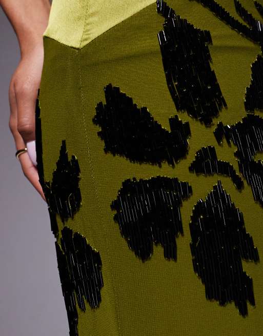 Vestido largo verde con diseño floral sombrado de abalorios y panel de satén de ASOS DESIGN, 3 de 4