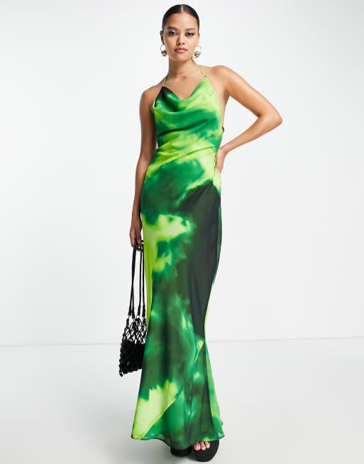 Vestido largo verde lima con cuello desbocado de satén de ASOS