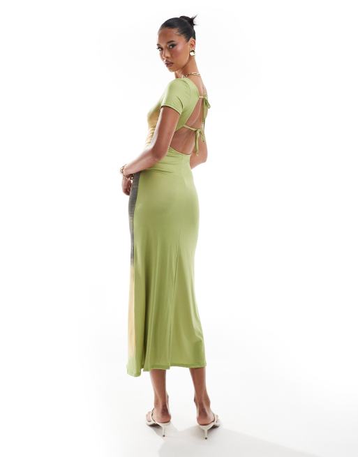 Vestido largo verde con estampado floral extragrande, mangas de casquillo y lazada en la espalda de ASOS DESIGN, 2 de 4