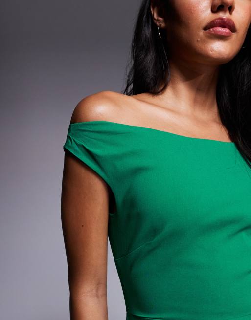 Vestido largo verde esmeralda con escote Bardot de bengalina de Vesper, 2 de 4