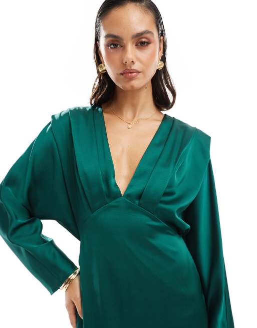 Vestido largo verde esmeralda con parte superior estilo kimono de satén de TFNC, 2 de 4