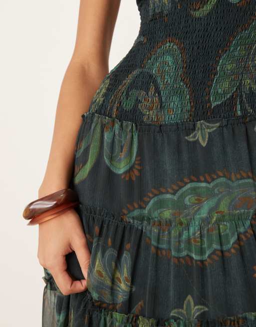 Vestido largo verde fruncido con cuello barco y estampado de cachemir de ASOS DESIGN, 3 de 4