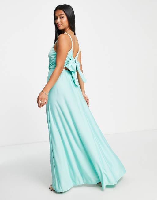 Vestido largo verde menta escotado de tirantes con lazada en la