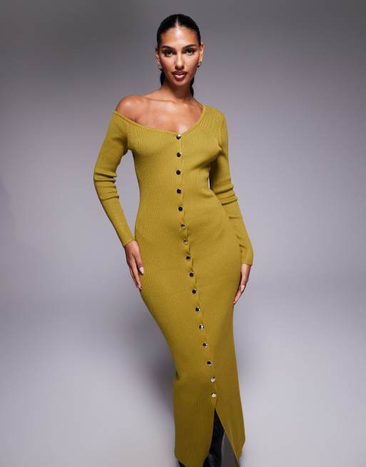 Vestido largo verde oliva abotonado con cuello asimétrico de punto