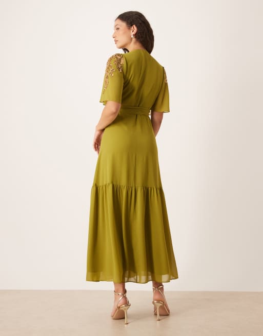 Vestido largo verde oliva con parte delantera cruzada y abalorios de Hope & Ivy, 3 de 4