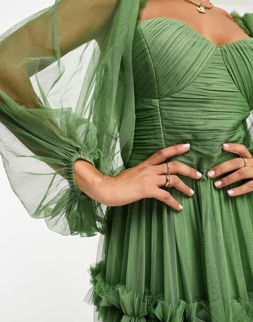 Vestido largo verde oliva con volantes de mangas transparentes de Lace & Beads, 3 de 4